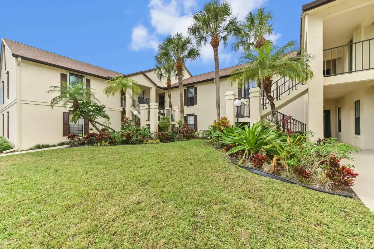 3385 Jog Park Dr, Lake Worth: photo 1 of 26