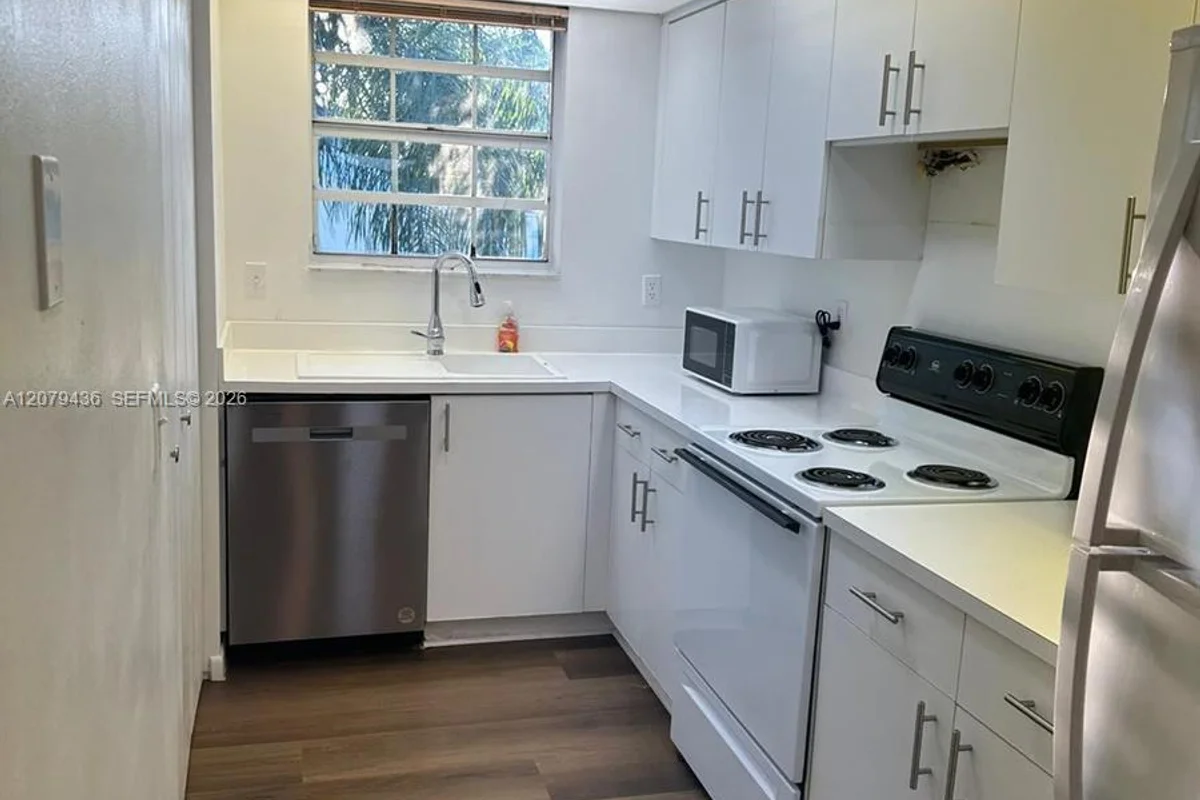 2528 SE 20th Pl #201-C, Homestead: photo 1 of 8