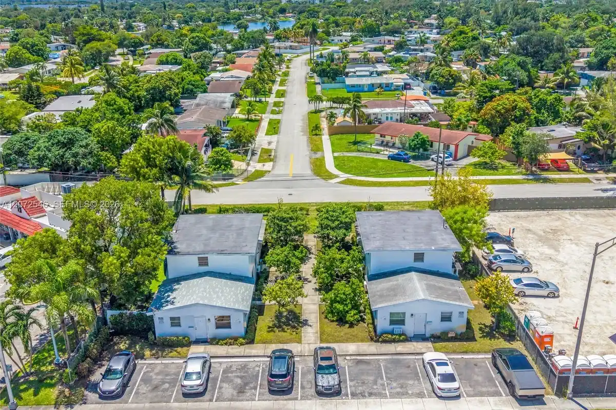 3740 W Hallandale Beach Blvd, Hollywood: photo 1 of 22