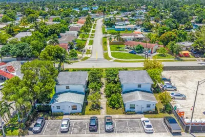 3740 W Hallandale Beach Blvd, Hollywood: photo 1 of 22