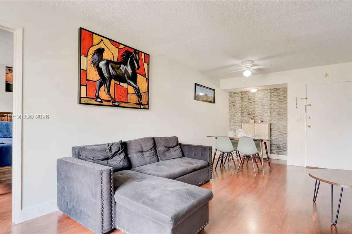 8320 NW 8th St #2-302, Miami: photo 1 of 28