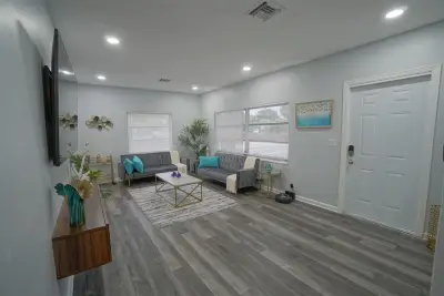 1102 Sunset Rd, West Palm Beach: photo 1 of 24
