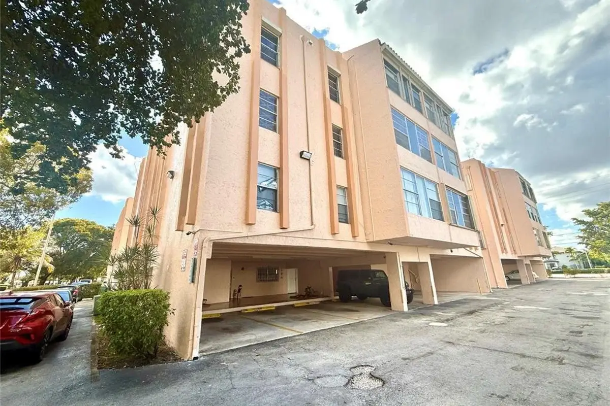 7345 W 4th Ave #403, Hialeah: photo 1 of 15