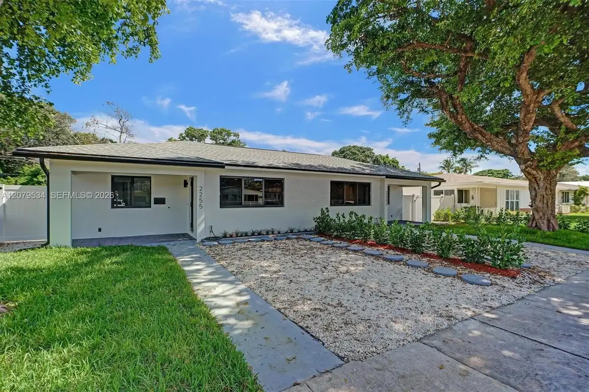 2255 NE 173rd St, North Miami Beach: photo 1 of 19