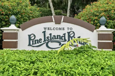 9325 Lagoon Pl #405, Davie: photo 1 of 43