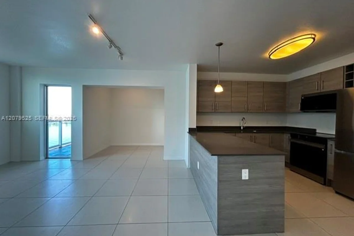 7525 E Treasure Dr #208, North Bay Village: photo 1 of 26