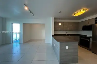 7525 E Treasure Dr #208, North Bay Village: photo 1 of 26