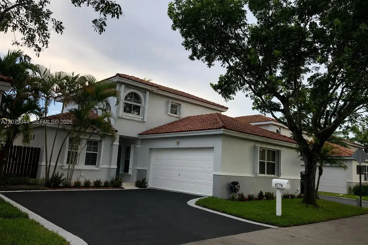 4774 NW 5th Pl, Coconut Creek: photo 1 of 31
