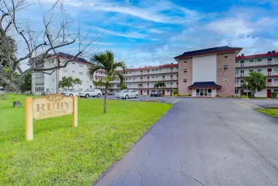 4140 NW 44th Ave #312, Lauderdale Lakes: photo 1 of 40