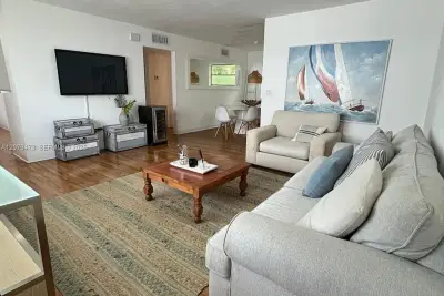 1135 101st St #4, Bay Harbor Islands: photo 1 of 17