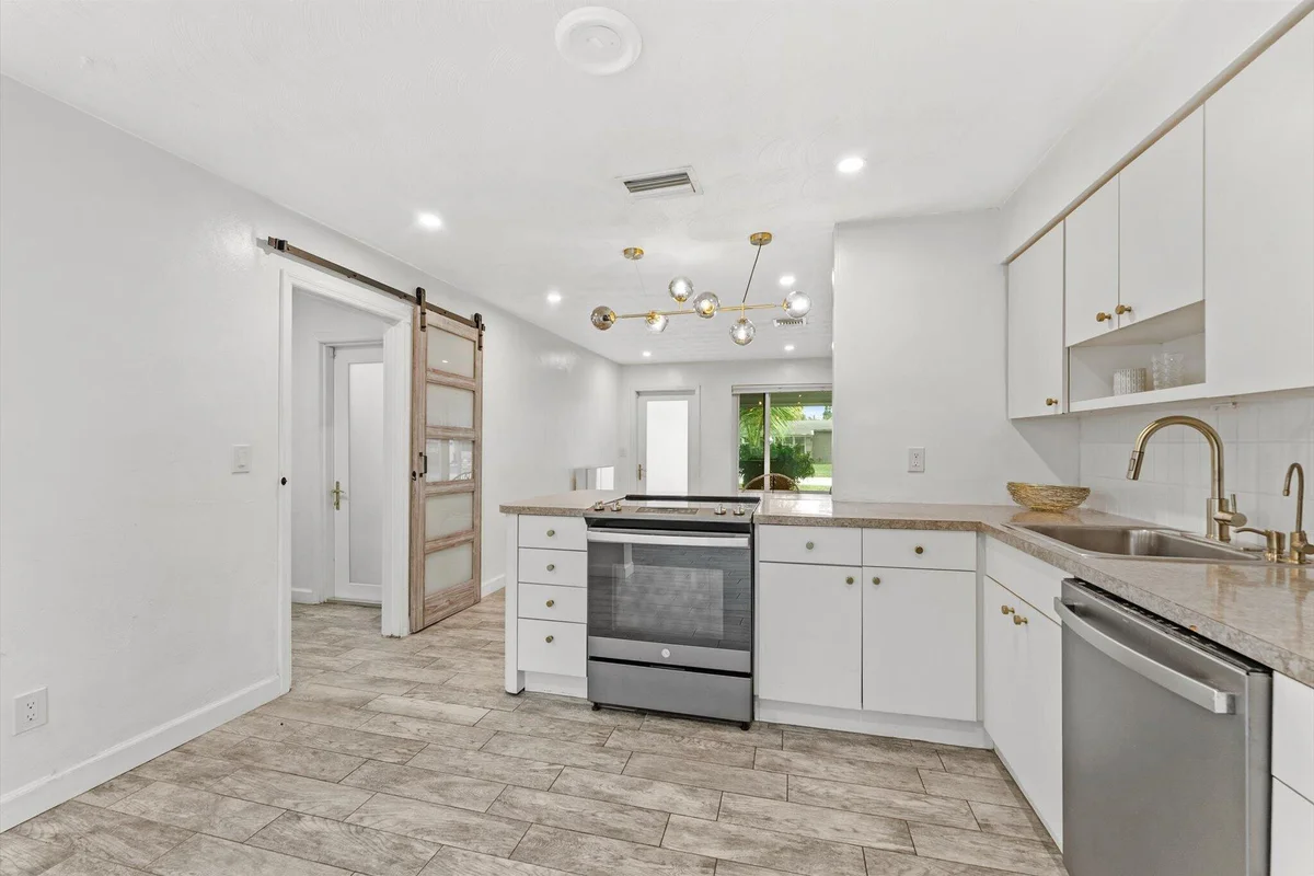 4641 SW 25th Ter, Dania Beach: photo 1 of 26