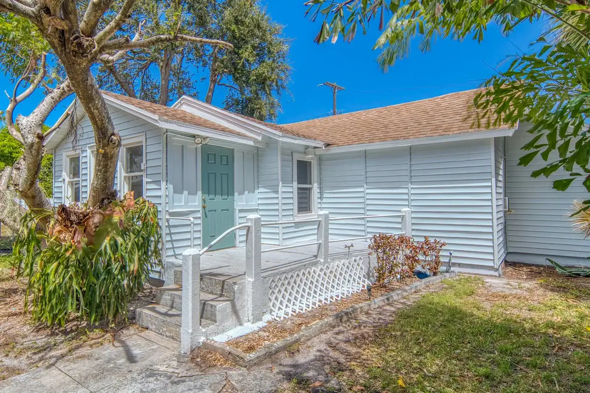 708 N H St, Lake Worth Beach: photo 1 of 35