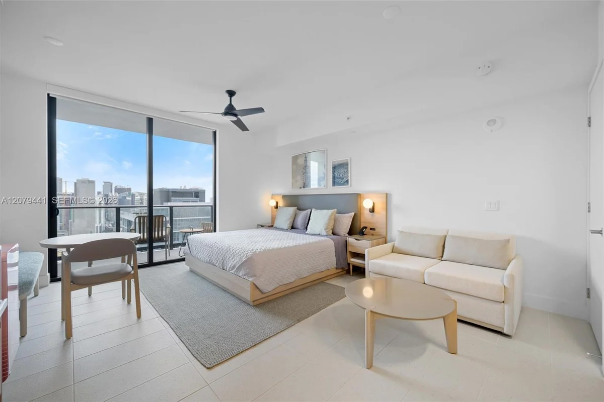 159 NE 6th St #3706, Miami: photo 1 of 23
