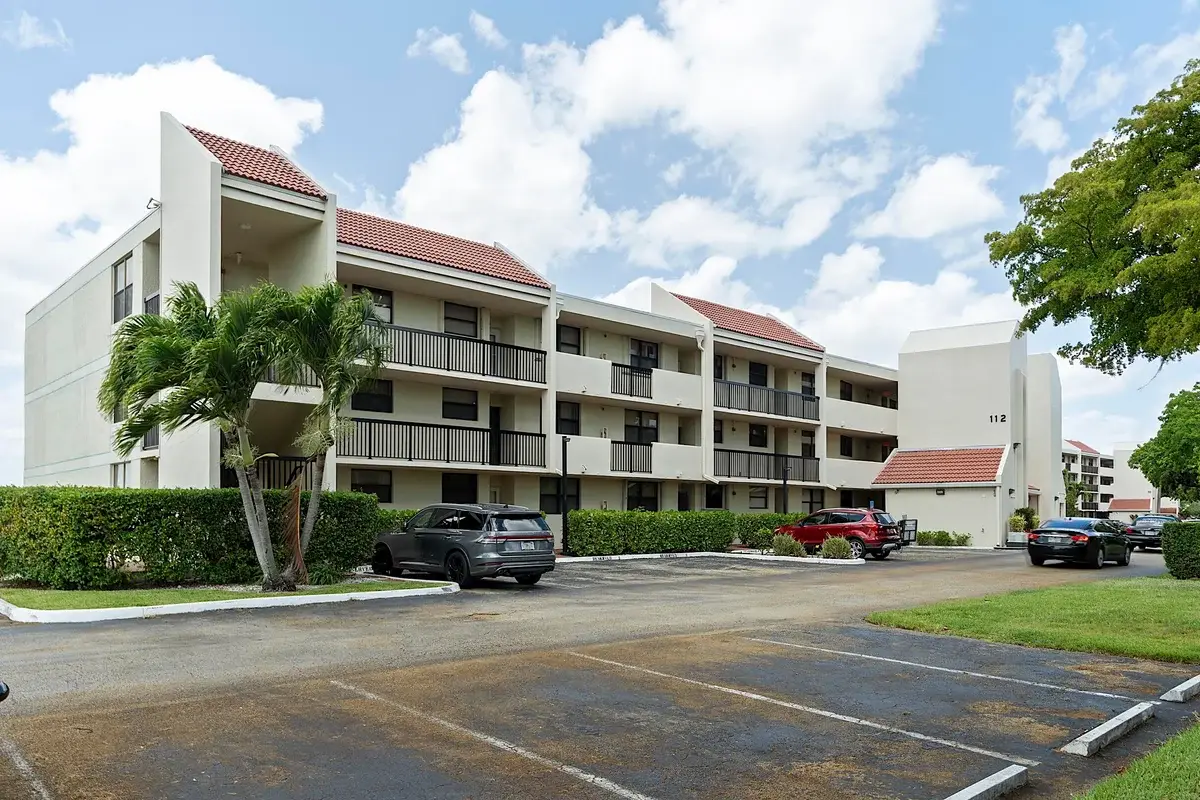 112 Lake Emerald Dr #209, Oakland Park: photo 1 of 32
