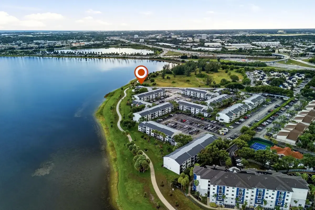 760 Executive Center Dr #24, West Palm Beach: photo 1 of 37