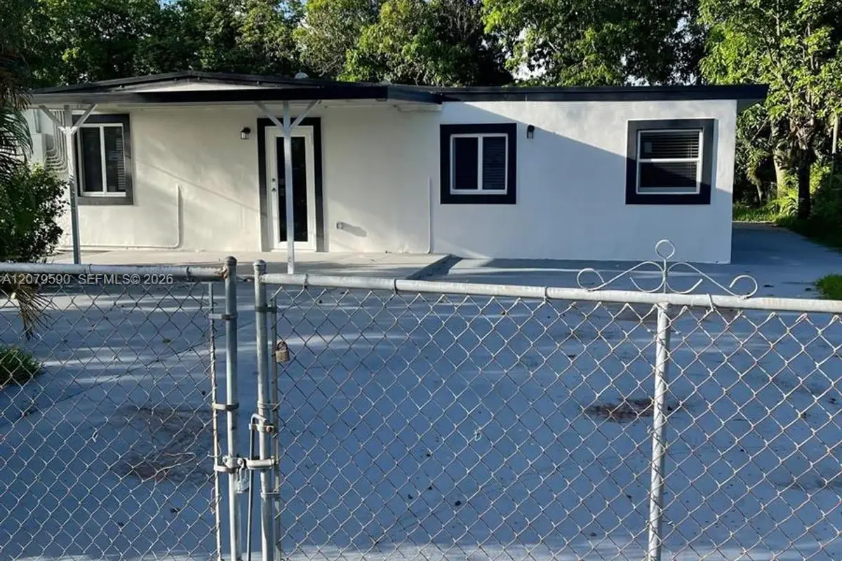 5764 E 5th Ave, Hialeah: photo 1 of 13