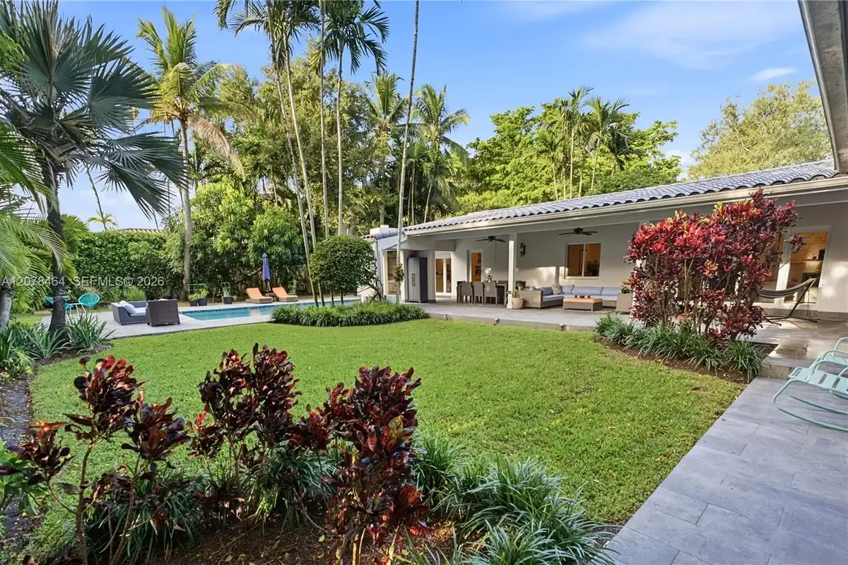 1510 Ferdinand St, Coral Gables: photo 1 of 41