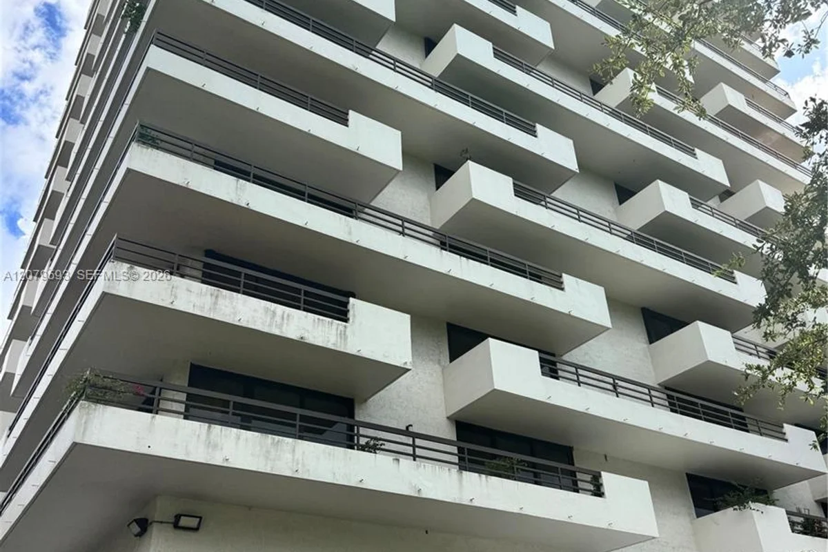 Condo in Coral Gables: photo 1 of 37