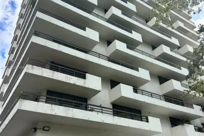 Condo in Coral Gables: photo 1 of 37