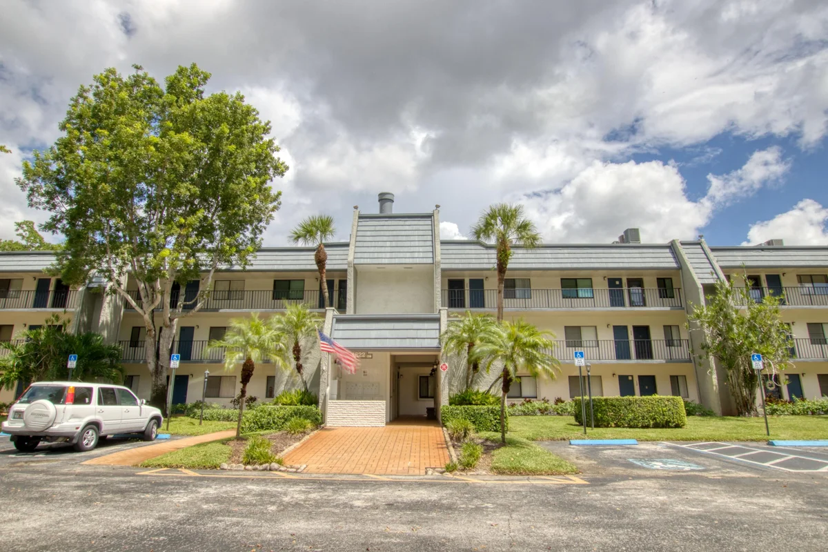 4822 Esedra Ct #206, Lake Worth: photo 1 of 17