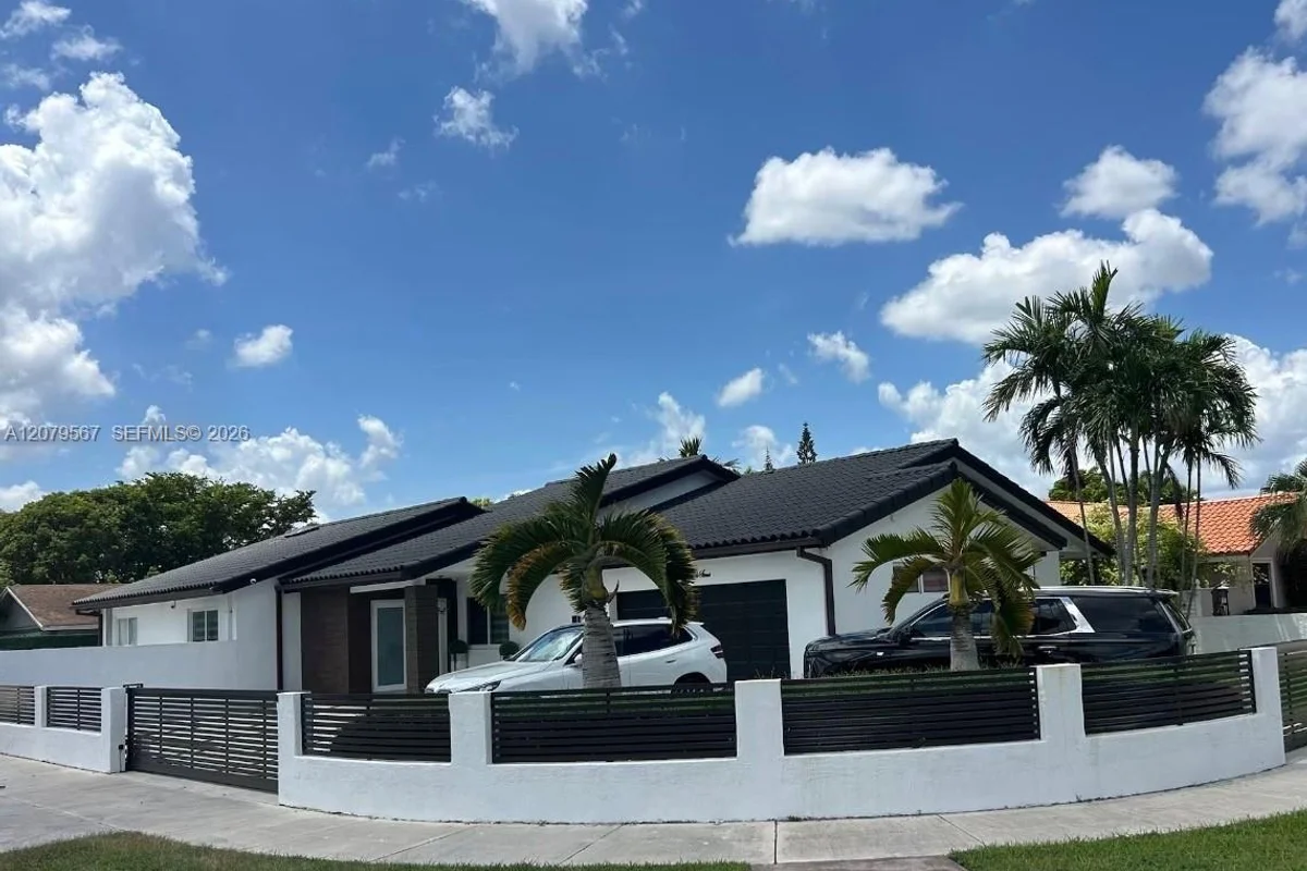 13200 SW 25th St, Miami: photo 1 of 30
