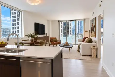 55 SE 6th St #1510, Miami: photo 1 of 31