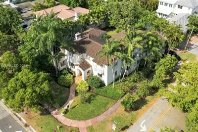 5680 Pine Tree Dr, Miami Beach: photo 1 of 32