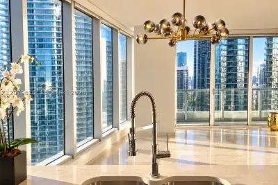 475 Brickell Ave #2915, Miami: photo 1 of 11