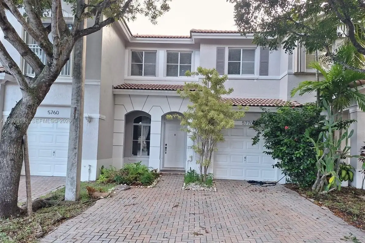 5770 NW 113th Pl, Doral: photo 1 of 17