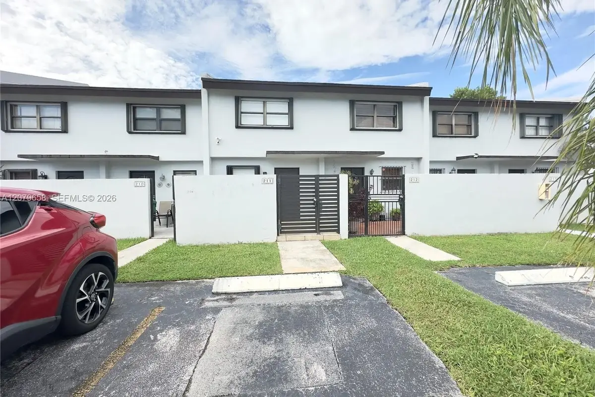 8010 SW 152nd Ave #211, Miami: photo 1 of 32