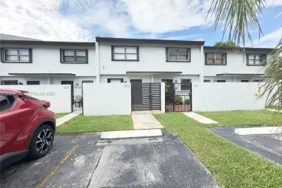 8010 SW 152nd Ave #211, Miami: photo 1 of 32