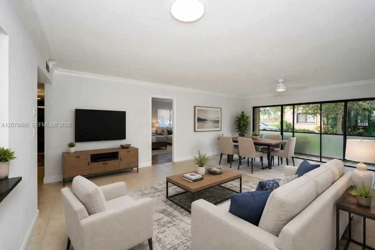 100 SE 7th St #1, Deerfield Beach: photo 1 of 16