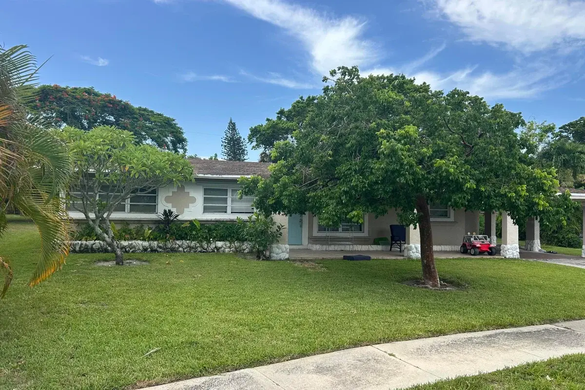 250 NW 46th St, Boca Raton: photo 1 of 10