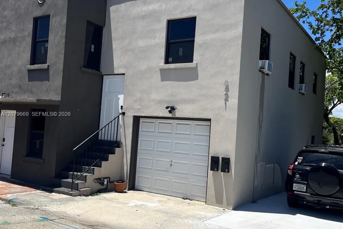 821 N Tamarind Ave #B, West Palm Beach: photo 1 of 10