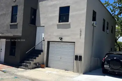 821 N Tamarind Ave #B, West Palm Beach: photo 1 of 10