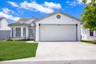 2974 Torrey Pine Ln, Lake Worth: photo 1 of 35