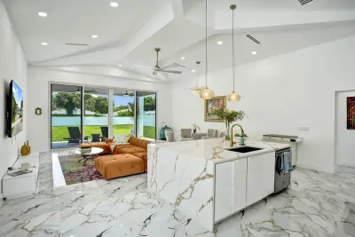 202 SE 4th St, Delray Beach: photo 1 of 74