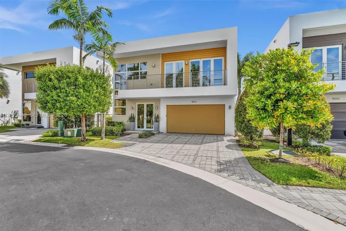 9870 NW 74th Ter, Doral: photo 1 of 70