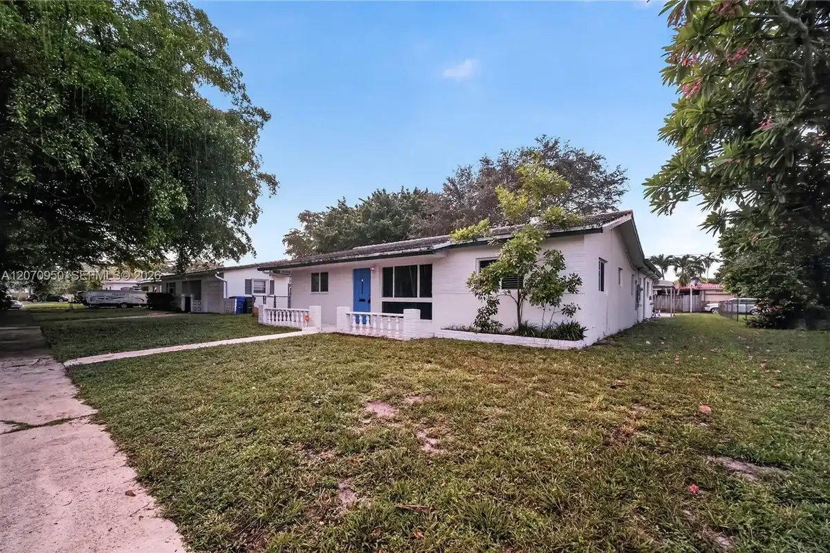 4300 Harrison St, Hollywood: photo 1 of 32