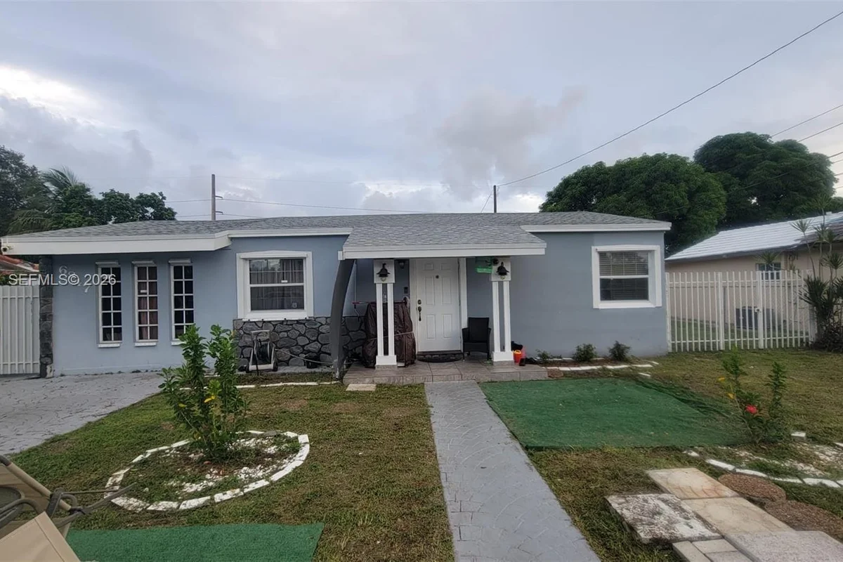 6847 SW 13th St, Miami: photo 1 of 17