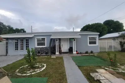 6847 SW 13th St, Miami: photo 1 of 17