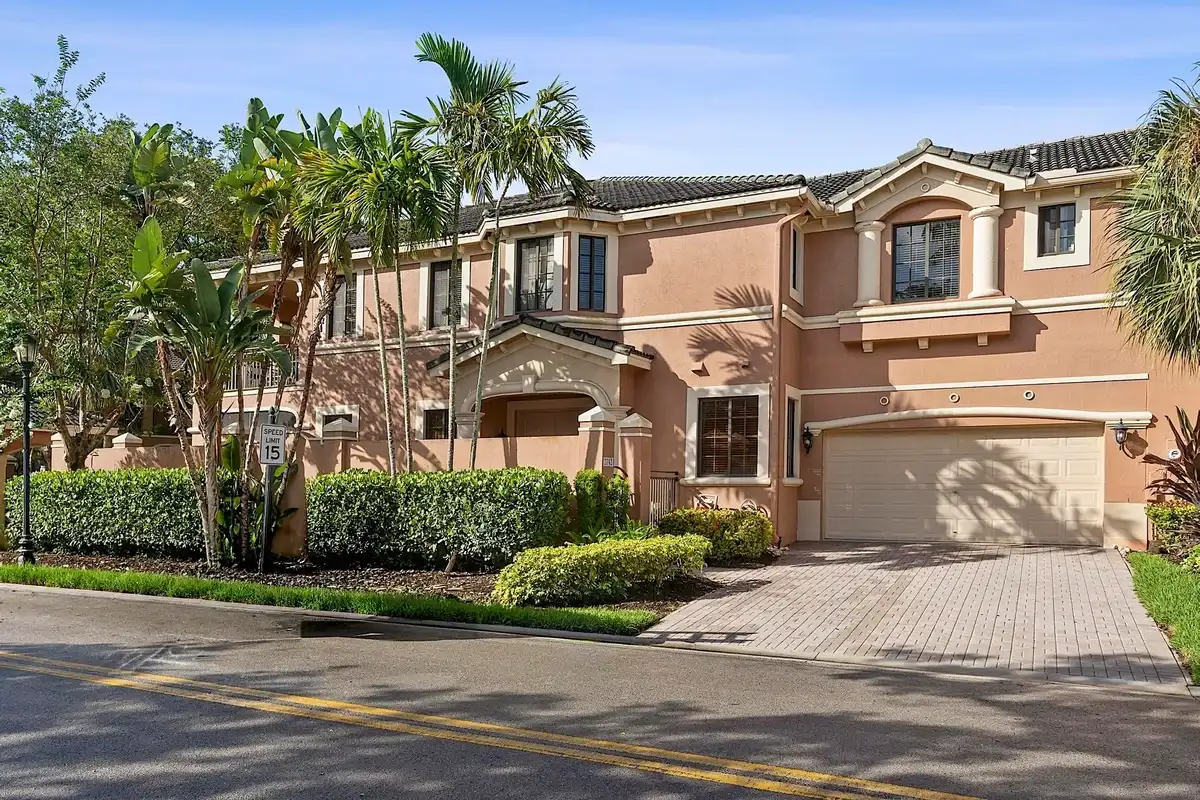 2742 Kinsington Cir, Weston: photo 1 of 29