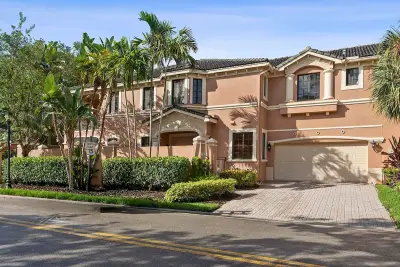 2742 Kinsington Cir, Weston: photo 1 of 29