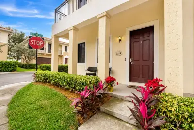 2514 Venetian Ct, Boynton Beach: photo 1 of 31