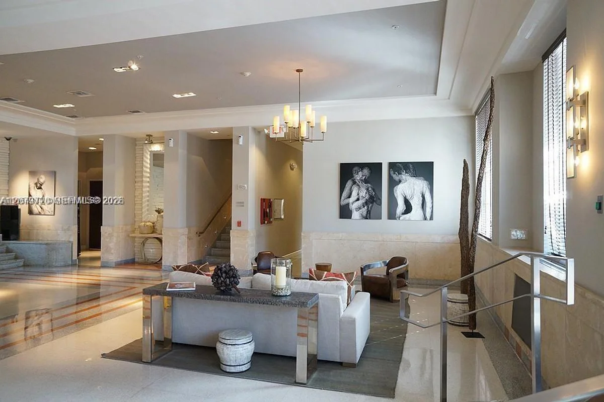 435 21st St #215, Miami Beach: photo 1 of 13