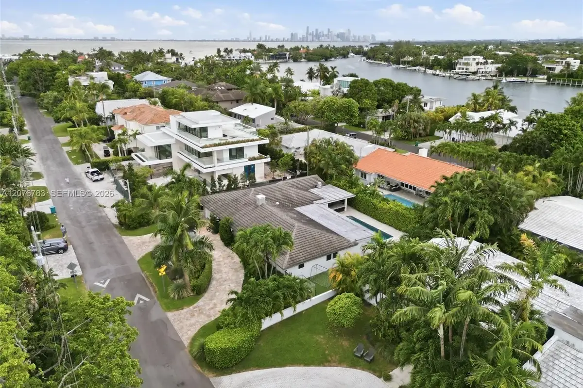 571 S Mashta Dr, Key Biscayne: photo 1 of 34