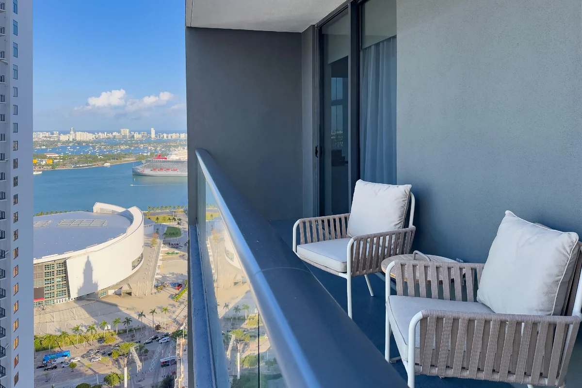 601 NE 1 Ave #3401, Miami: photo 1 of 48