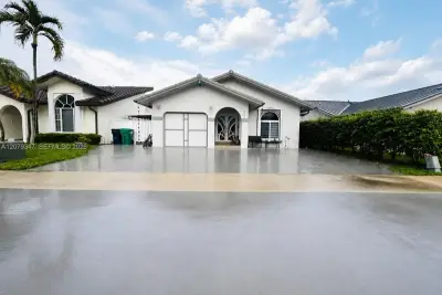 4939 SW 143rd Ave, Miami: photo 1 of 46