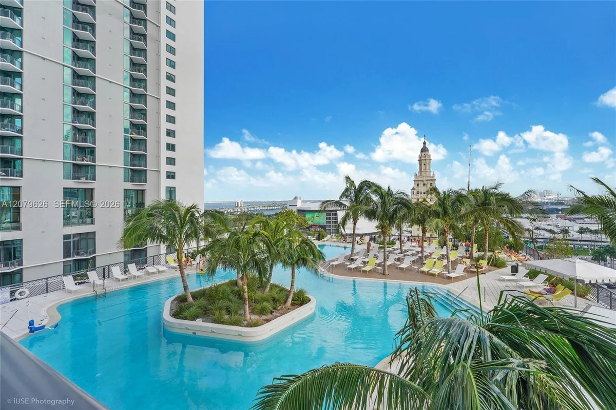 159 NE 6th St #3303, Miami: photo 1 of 27