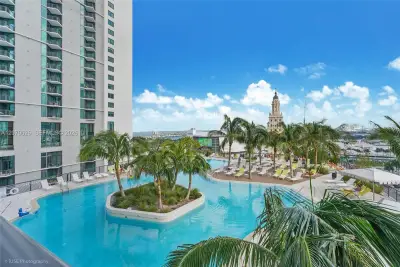 159 NE 6th St #3303, Miami: photo 1 of 27